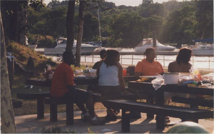 Picnic2001-28.jpg 46.3K