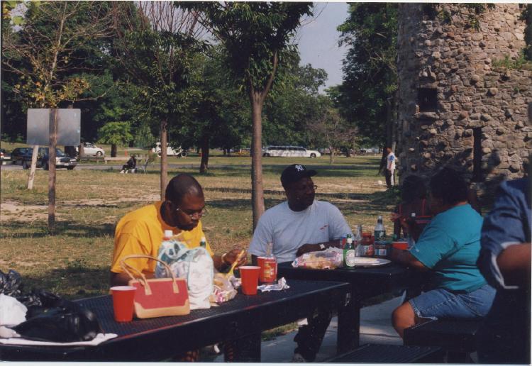 Picnic2001-30.jpg 75.9K