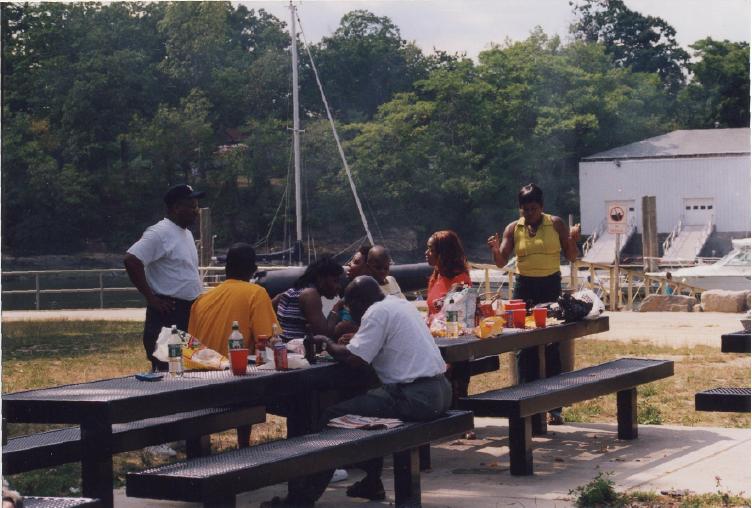 Picnic2001-41.jpg 66.6K