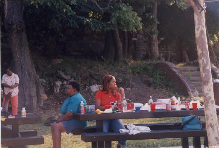 Picnic2001-43.jpg 52.0K